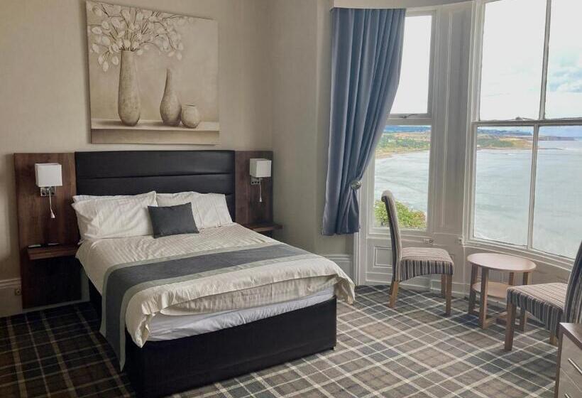 غرفة سوبيريور مطلّة علي البحر, The Selomar