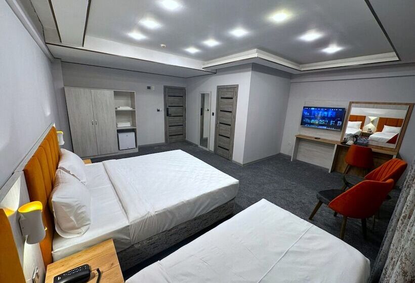 اتاق استاندارد سه نفره, Amazon