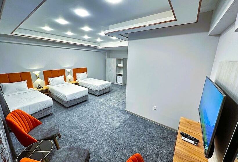 اتاق استاندارد سه نفره, Amazon