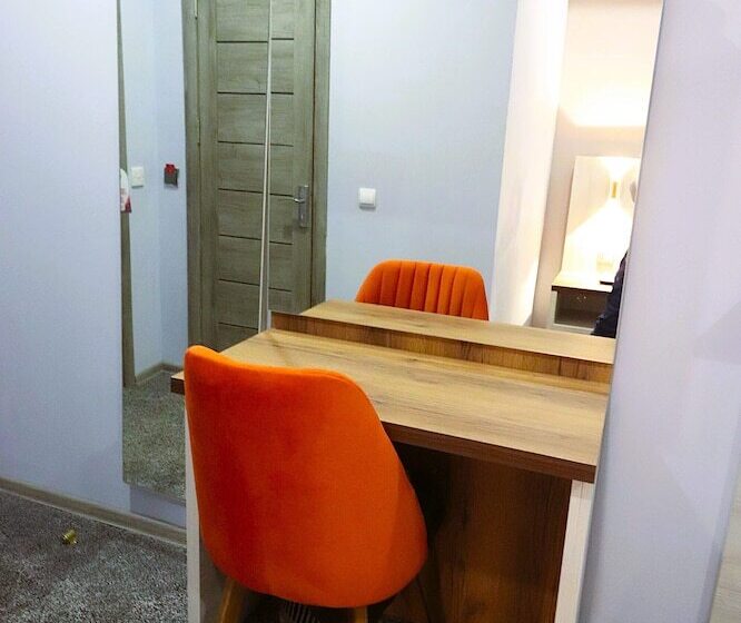 اتاق اکونومی یک تخته, Amazon