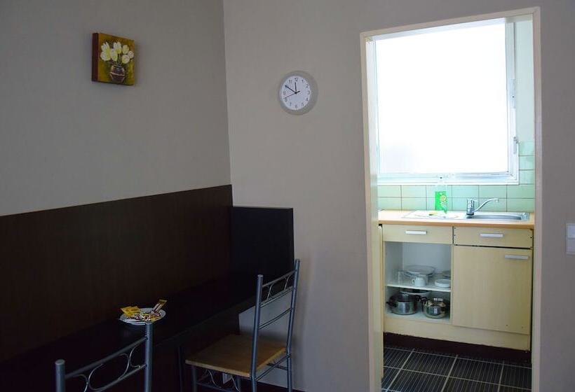 إستوديو قياسى, Budget Flats Antwerpen