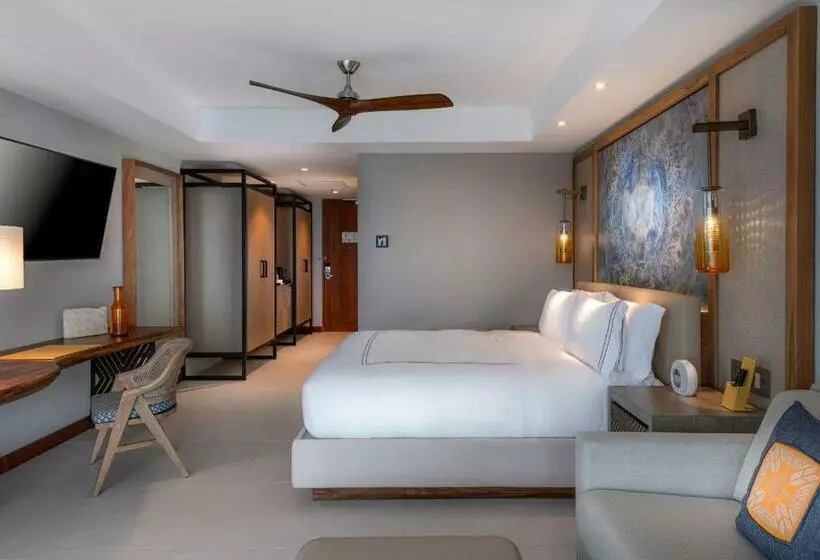 Standard Room King Bed Adapted for people with reduced mobility