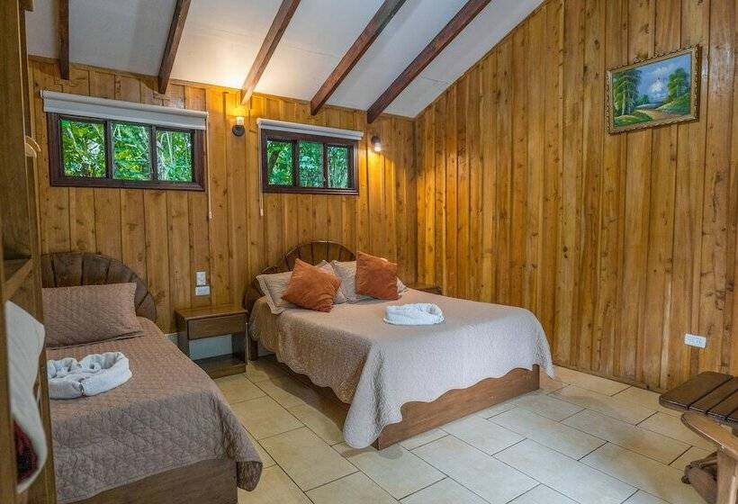 اتاق استاندارد سه نفره, De Montana Suria