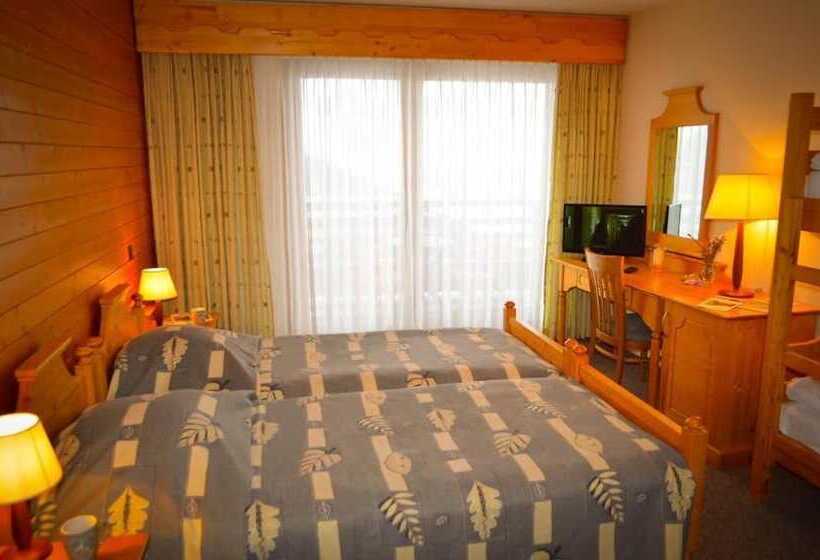 חדר בסיסי, Des Masques