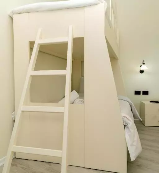 スタンダード４人部屋, George