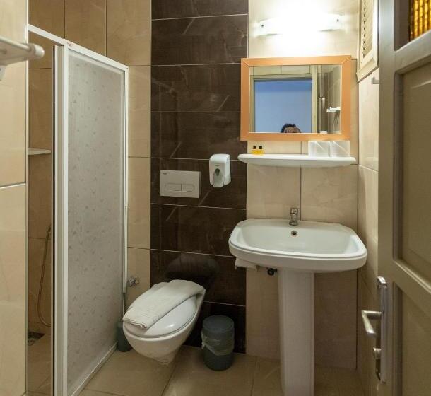 غرفة قياسية ثلاثية, Gumbet Anil Beach