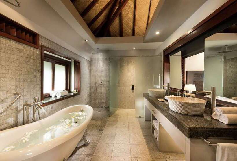 جناح, Hilton Shenzhen Shekou Nanhai