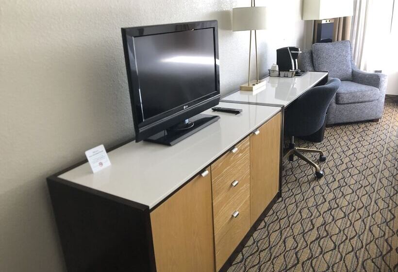 غرفه قياسيه سريرين مزدوجين, Holiday Inn Clark   Newark, An Ihg