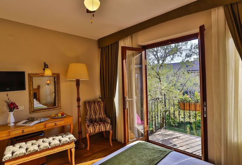 اتاق اساندارد با چشم‌انداز جانبی به دریا, Palace Hotel Olive Odore