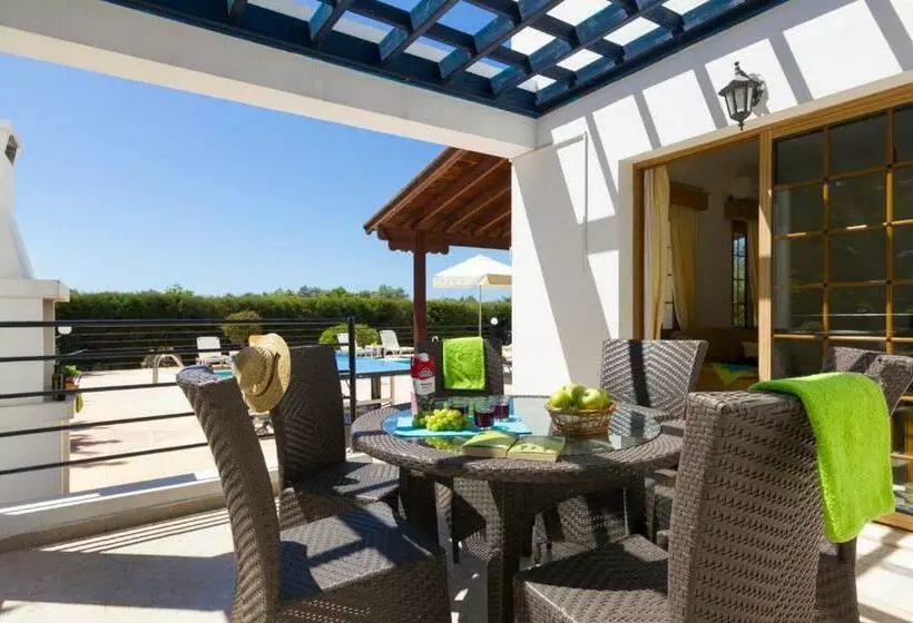 ویلای 3 خوابه با استخر, Panareti Coral Bay Resort