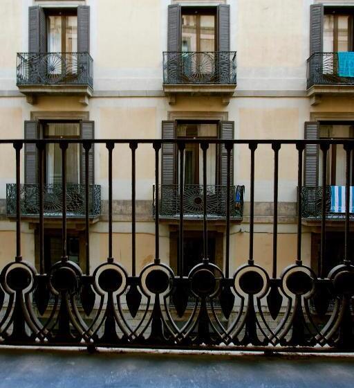 Трехместный Номер Стандарт с Балконом, Som Nit Born