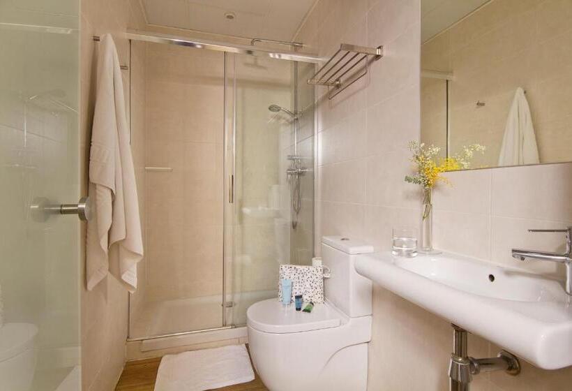 Трехместный Номер Стандарт с Балконом, Som Nit Born