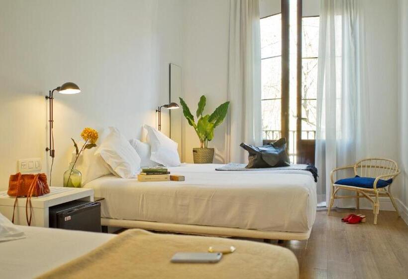 Семейный Номер, Som Nit Born