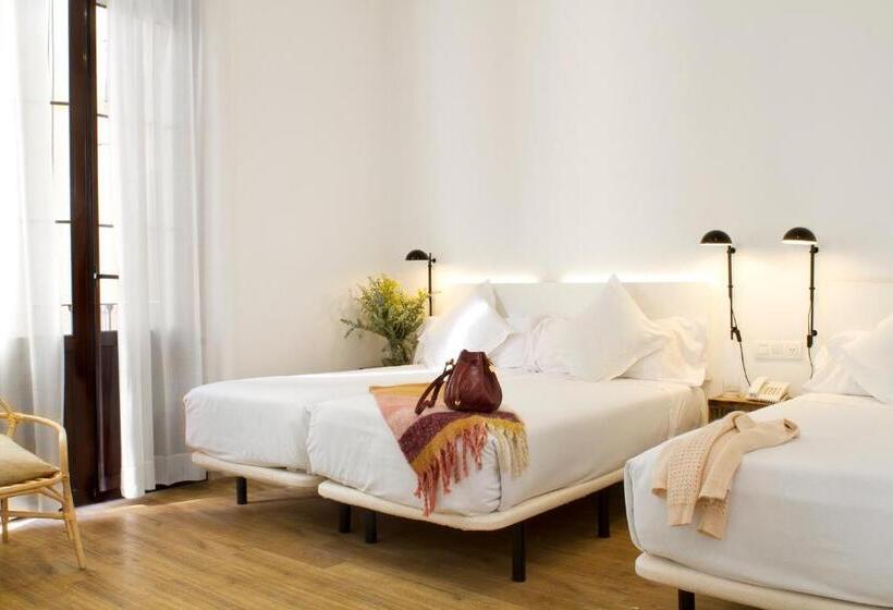 Семейный Номер, Som Nit Born