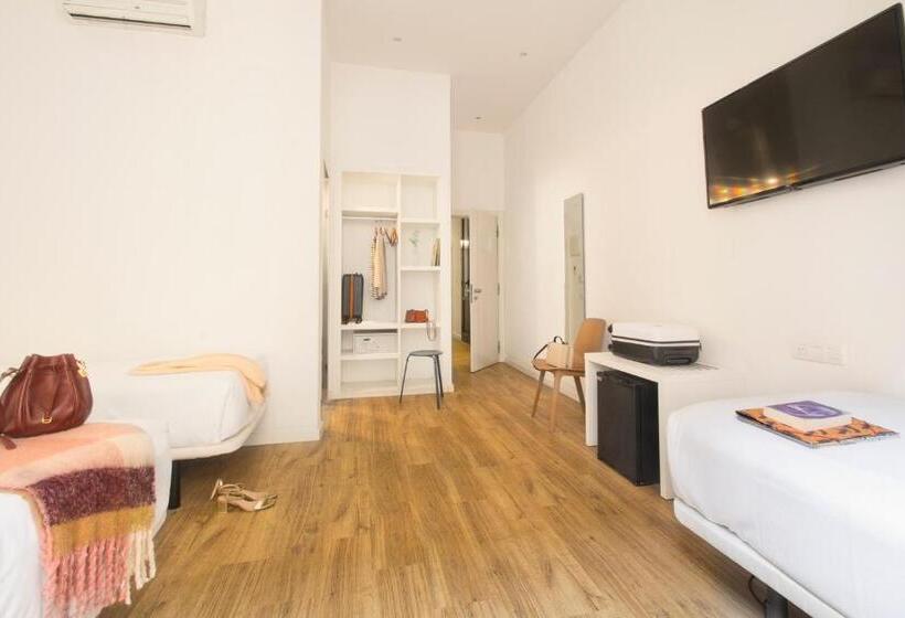 Семейный Номер, Som Nit Born