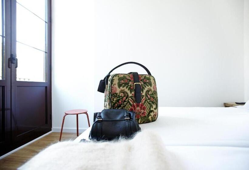 Chambre Standard avec Balcon, Som Nit Born