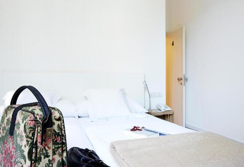 Номер Стандарт с Балконом, Som Nit Born