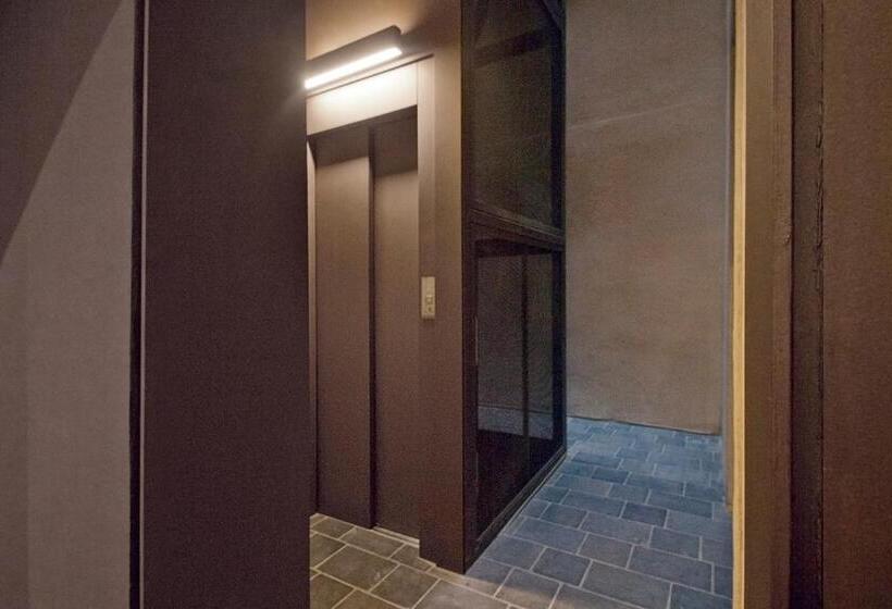 Номер Стандарт, Som Nit Born