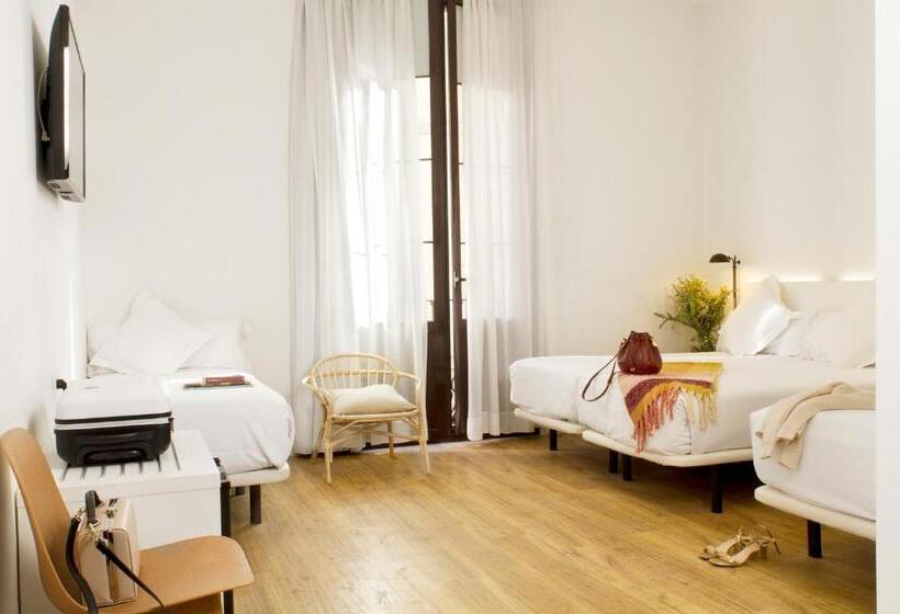 Семейный Номер, Som Nit Born