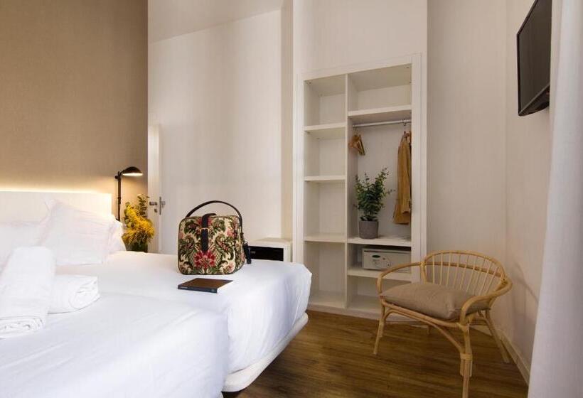 Номер Стандарт с Балконом, Som Nit Born