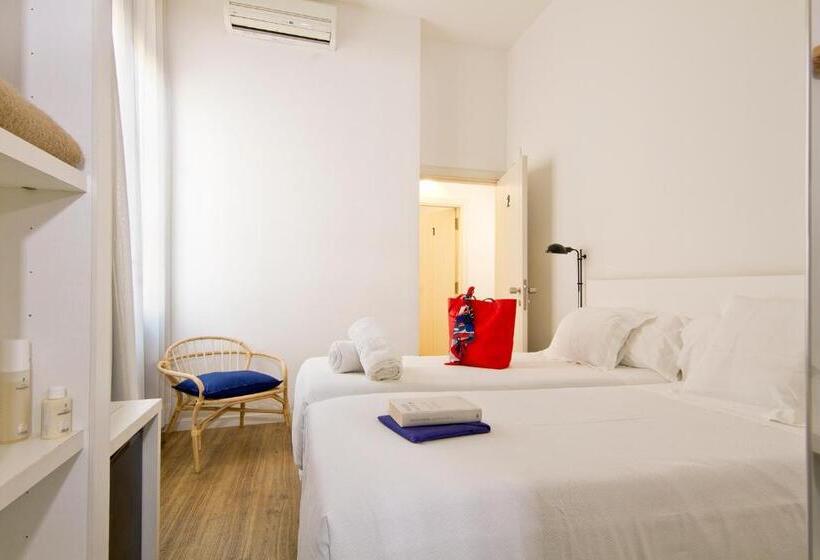 Номер Стандарт с Балконом, Som Nit Born