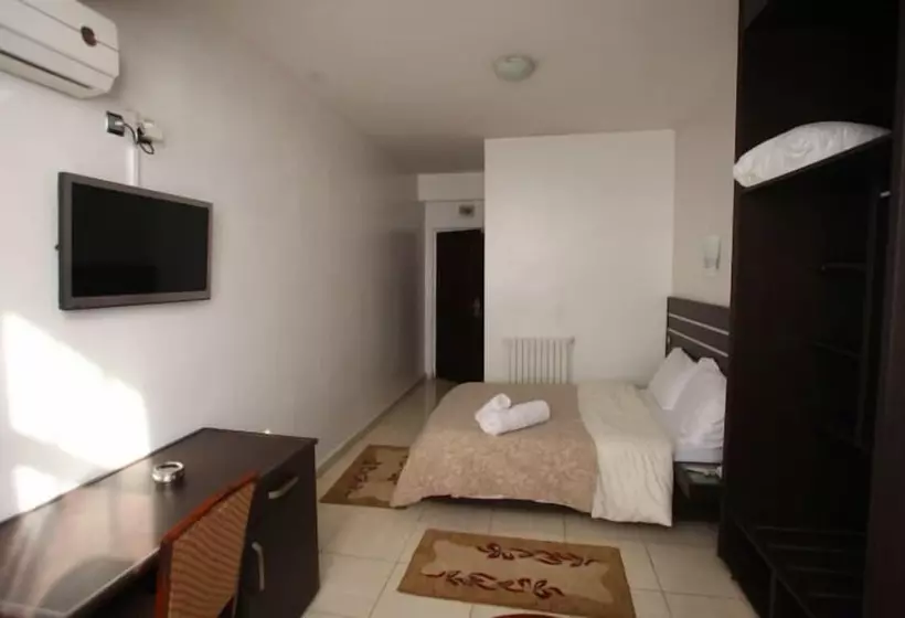 اتاق استاندارد یک نفره, Stambouli