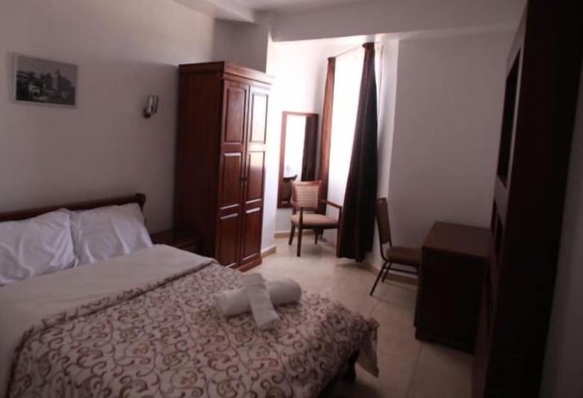 اتاق لوکس, Stambouli