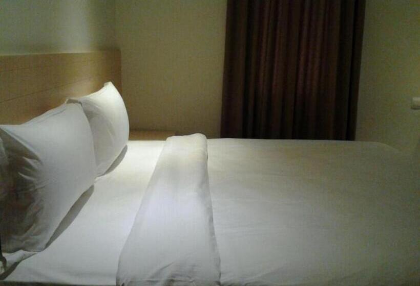 带大床的高级房间, Zodiak Asia Afrika By Kagum Hotels