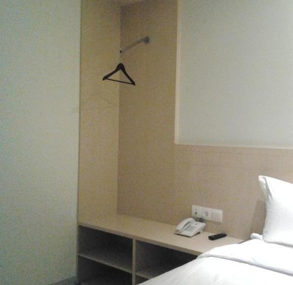 带大床的高级房间, Zodiak Asia Afrika By Kagum Hotels