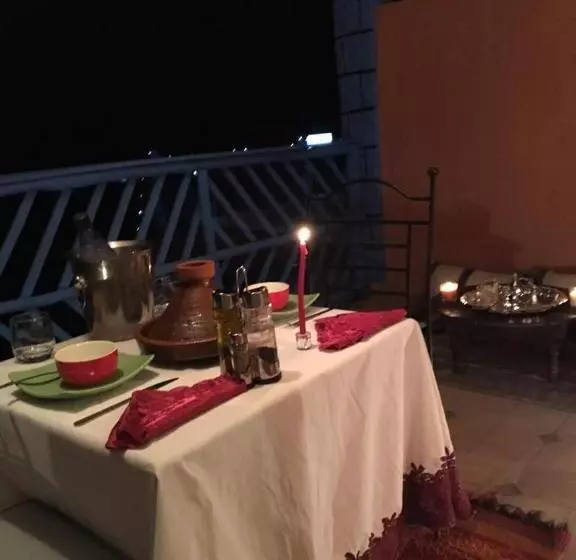 سوئیت با بالکن, Dar Tassa