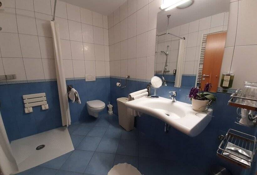 اتاق استاندارد سه نفره, Boutique Hotel Loka