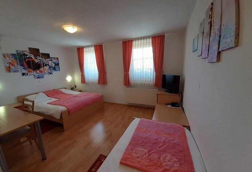 اتاق استاندارد سه نفره, Boutique Hotel Loka