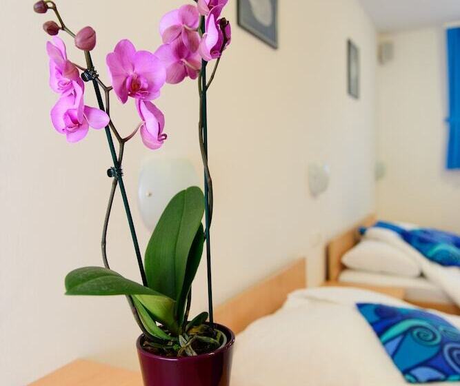 اتاق استاندارد سه نفره, Boutique Hotel Loka