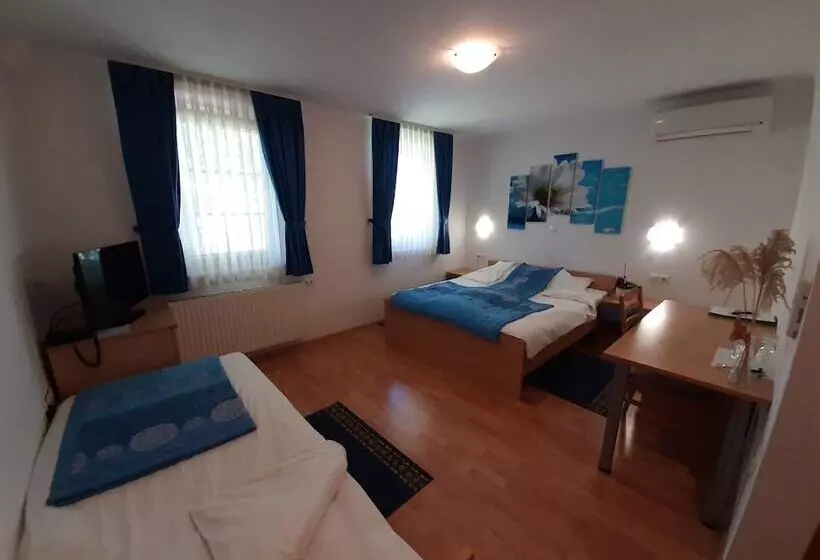 اتاق استاندارد سه نفره, Boutique Hotel Loka