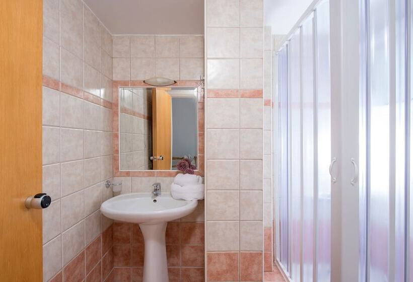 스탠다드 스튜디오, Bella Elena By Estia