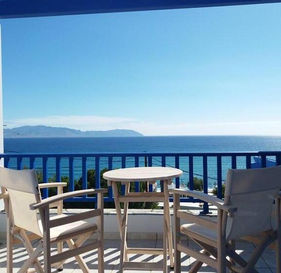 סטודיו סטנדרטי נוף לים, 9 Muses