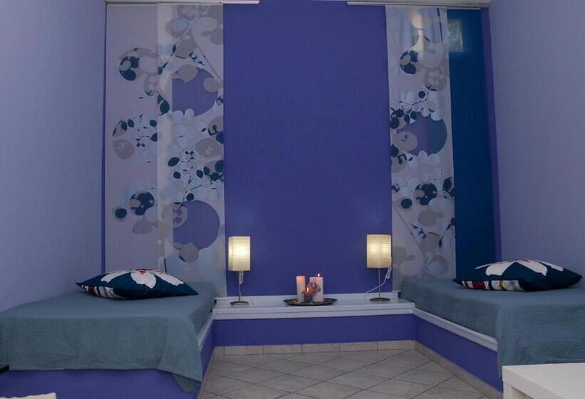 דירת חדר נוף לים, 9 Muses