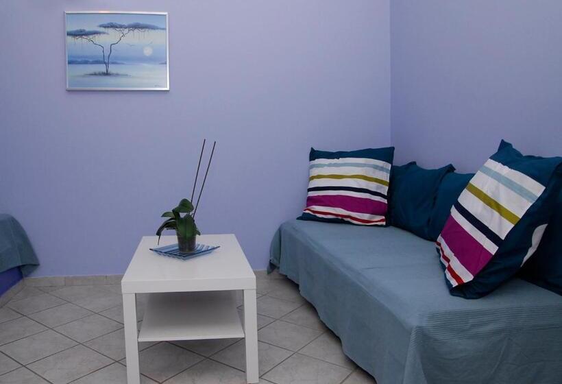 דירת חדר נוף לים, 9 Muses