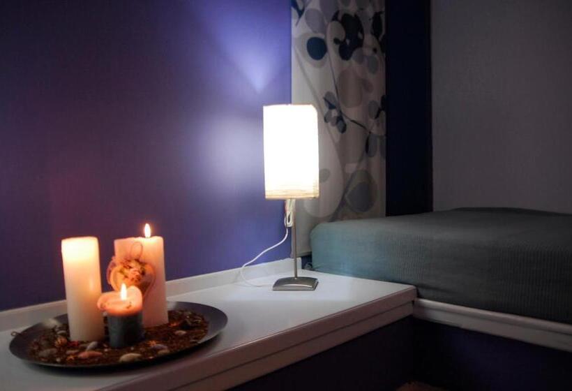 דירת חדר נוף לים, 9 Muses