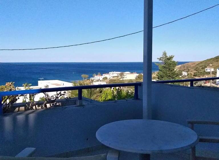 דירת חדר נוף לים, 9 Muses