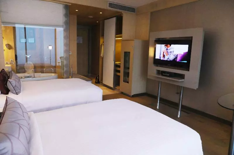 クラブルーム, Crowne Plaza Greater Noida, An Ihg