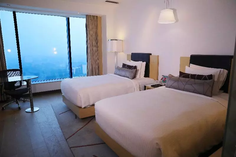 クラブルーム, Crowne Plaza Greater Noida, An Ihg