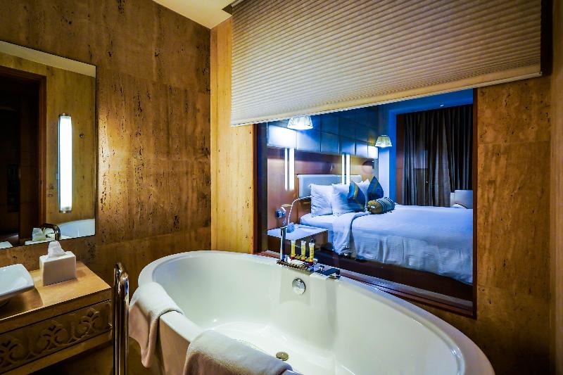 جناح, Crowne Plaza Greater Noida, An Ihg