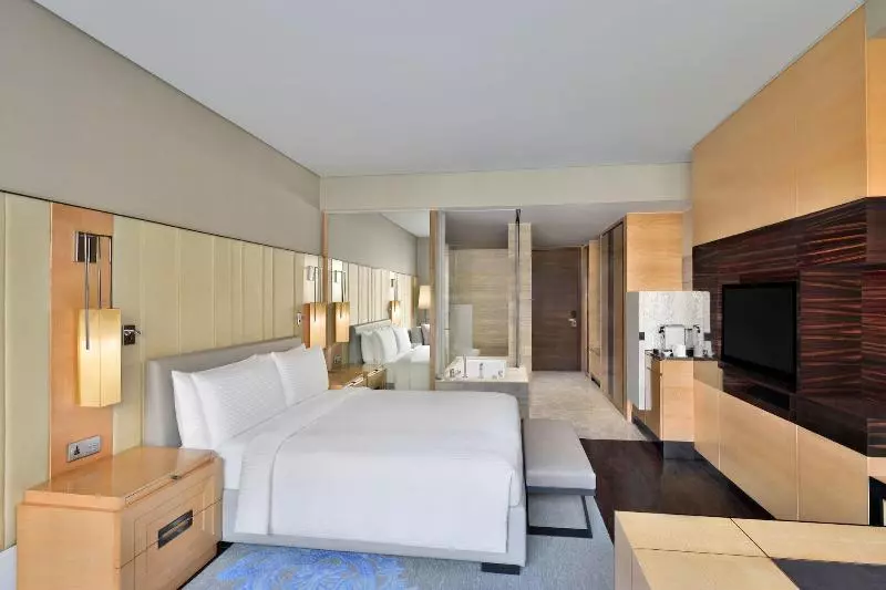 キングサイズベッドのデラックスルーム, Jw Marriott Hotel New Delhi Aerocity