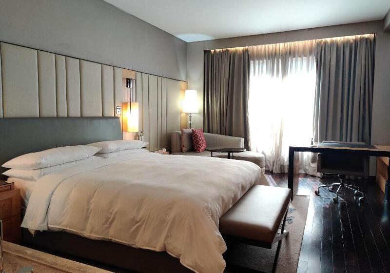 キングサイズベッドのデラックスルーム, Jw Marriott Hotel New Delhi Aerocity