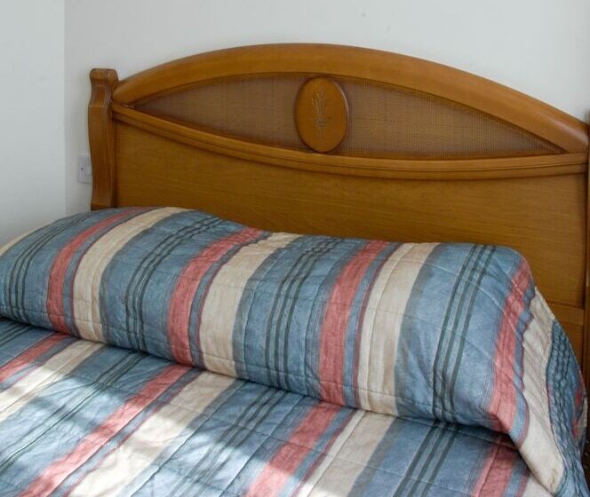 غرفة أساسية, New Westcliff