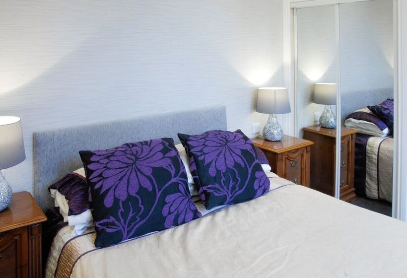 غرفة أساسية, New Westcliff