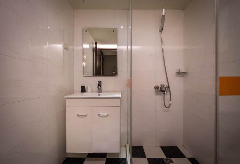 اتاق استاندارد, Ren Mei Fashion