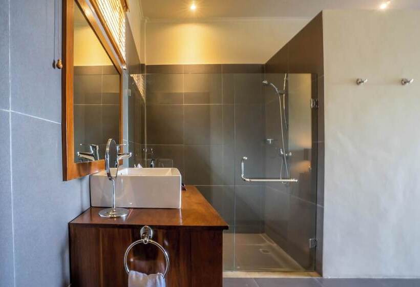 וילה בת 2 חדרי שינה, The Lovina