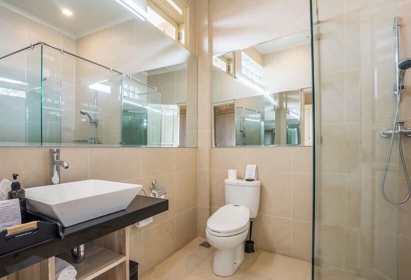 סטודיו דלוקס, The Lovina